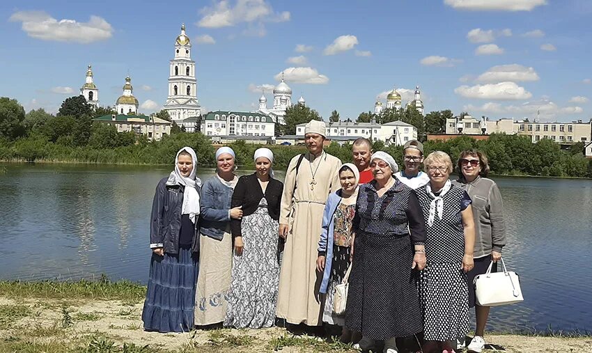 Погода в дивеево на неделю. Паломничество в Дивеево. Паломники в Дивеево 2022. Паломническая поездка в Дивеево.