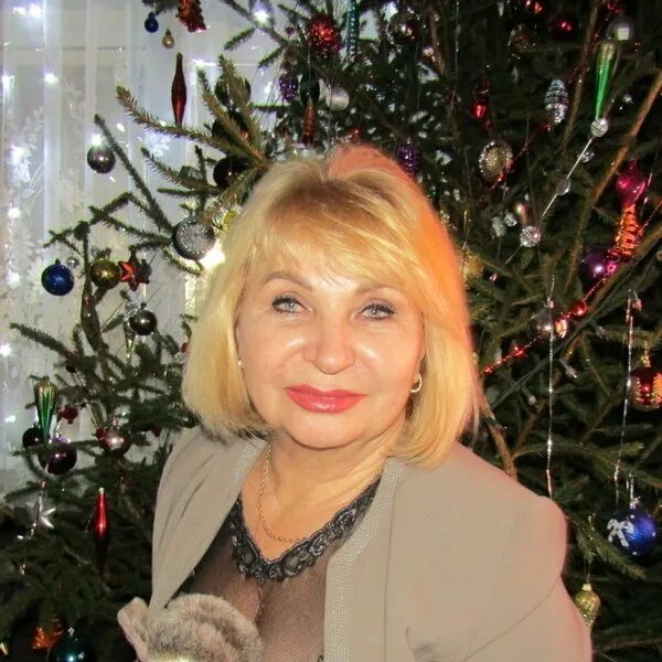 Валентина, 61 год, Водолей, из г. Саратов познакомится c целью Семья Фотострана 