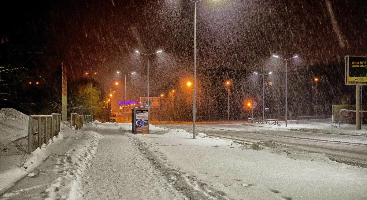 снег идет и идет. фото иваново идет снег. снегопад фото. девушка в снегу. нью йорк засыпало снегом.