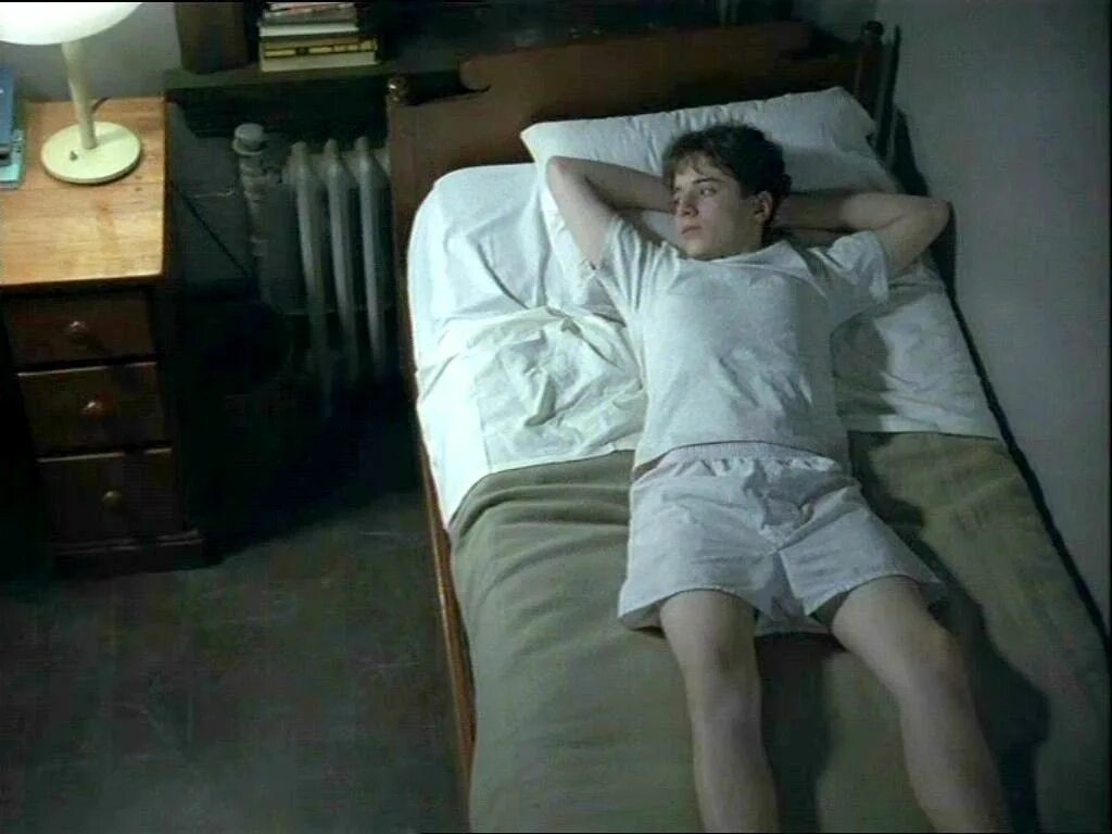 Sleeping movie. Sleepers 1996. Спящий кузен.