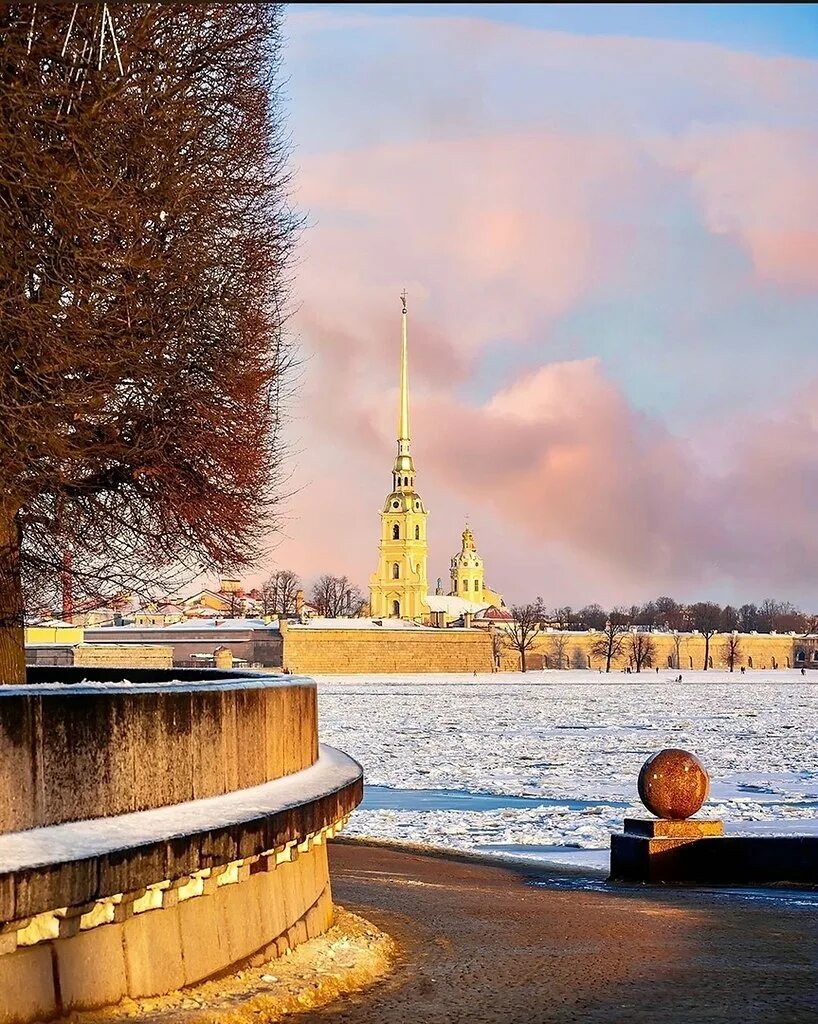 Утренний санкт петербург. Петропавловская крепость зима. Морозный Петербург. Санкт-Петербург зимой. Утро в Питере зимой.