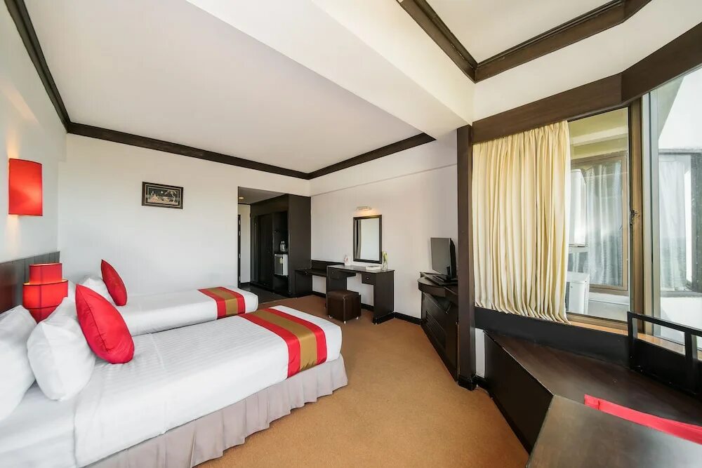 Mountain beach hotel 3. Маунтин бич отель паттайя. Маунтин отель паттайя. Маунтин бич паттайя. Маунтин отель паттайя.