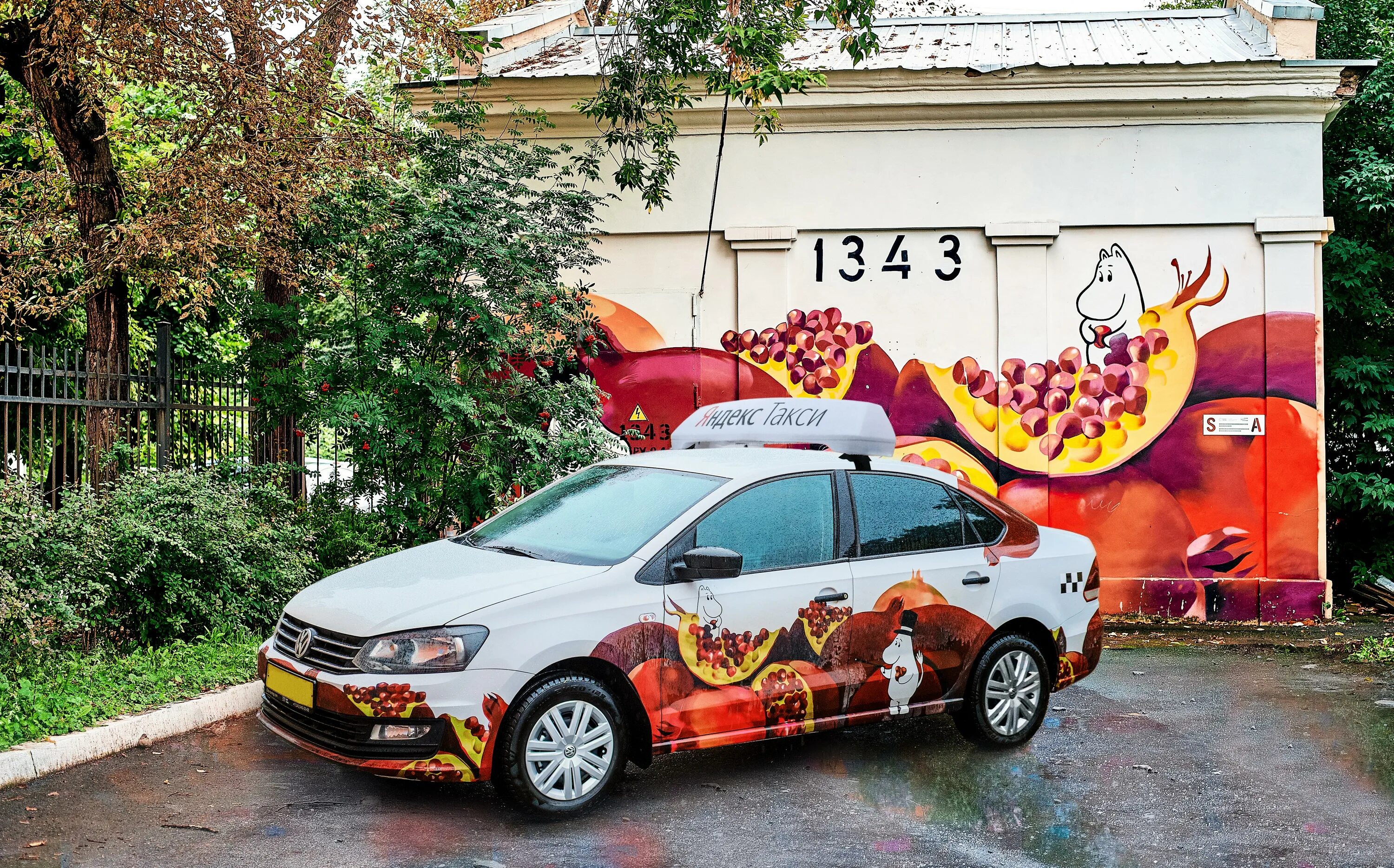 Такси автомобиль екатеринбург. Стрит арт авто. Граффити такси. Уличное искусство арт автомобили.