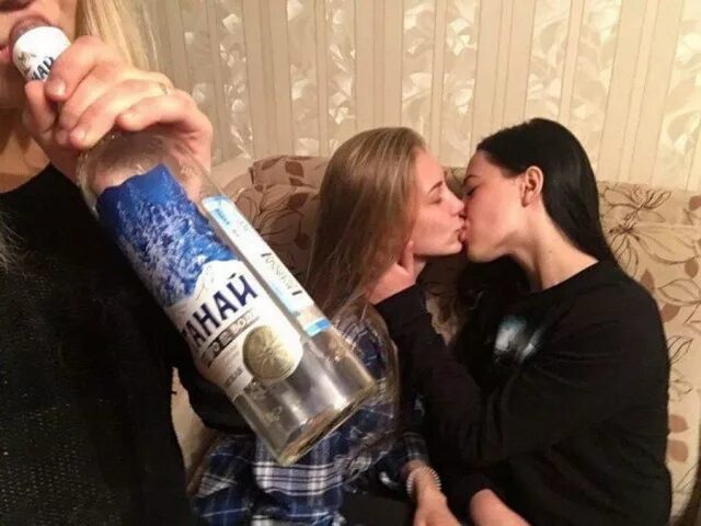 Пьяную телку на хате