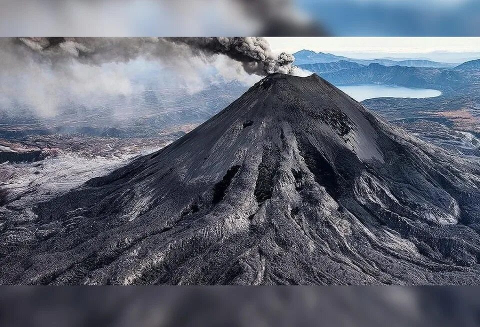 Вулкан отдых. Кальдера мутновского вулкана. Вулкан карымский (карымская сопка). Вулкан отдых. Карымская сопка вулкан.