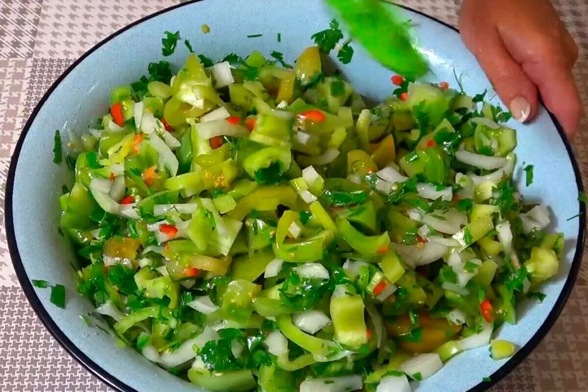 Салат из кабачков. Зелёные помидоры по-корейски. Салат из зеленых помидор пошагово. Салат с зелеными помидорами. Салат из зелёных помидор по корейски на зиму.