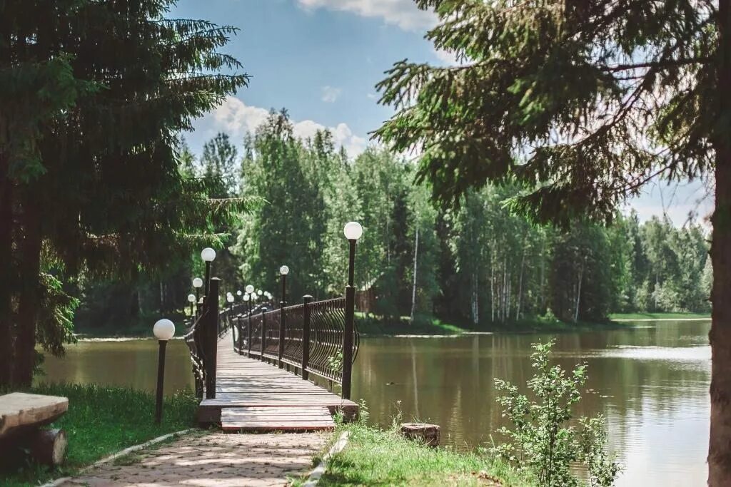 Березка лысьва. Гостиный двор Лысьва. Лысьва турбаза Гостиный двор. Кунгур Гостиный двор Лысьва.