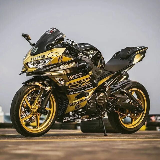 Кавасаки р1 мотоцикл. Ямаха ниндзя 400. Мотоциклы yamaha kawasaki. Kawasaki ninja 650r. Мотоциклы yamaha kawasaki.