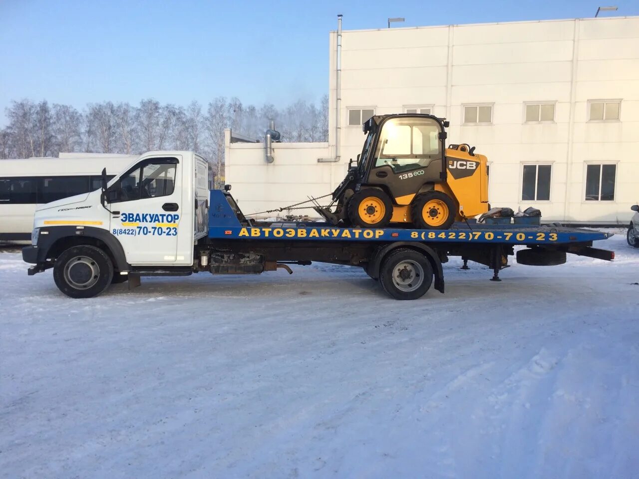 Эвакуатор ювао автодруг. Эвакуатор Ульяновск автодруг173. Автодруг 24 эвакуатор. Эвакуатор для JCB. Вездеходный эвакуатор JCB.