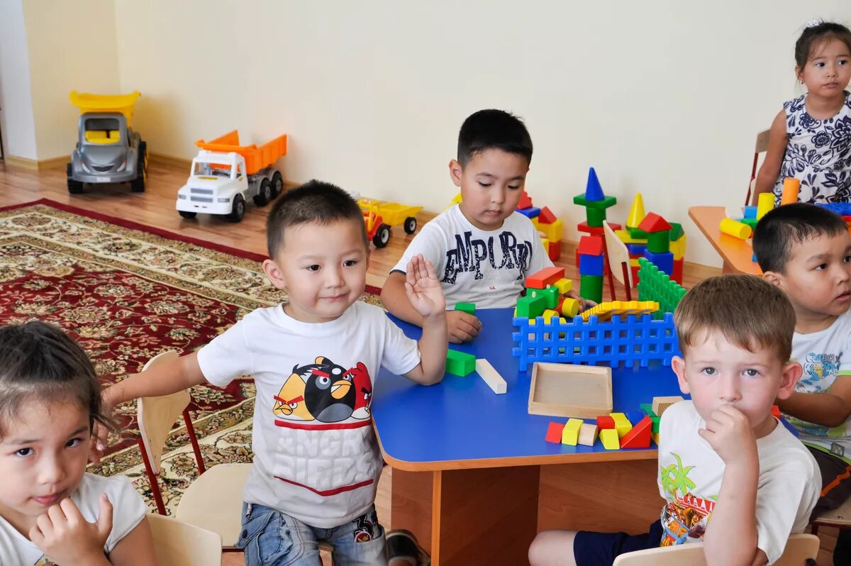 Balabaqsha almaty. Детям о Казахстане в детском саду. Казахстан дети в садике. Дошкольное образование в Казахстане. Казахские дети детский сад.