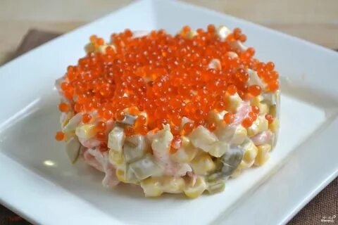 Салат царский с кальмарами и красной рыбой