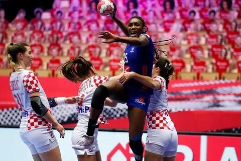 Люди вышли в финал