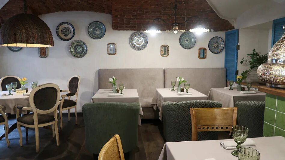 Просп. Итали ресторан чернышевского. Porto 19 ресторан спб. Italy ресторан санкт-петербург. Масонская ложа ресторан.