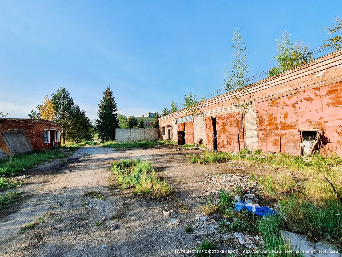 Заброшенный военный городок Ивлево. Серпухов военный городок. Хотеичи заброшенный военный городок. Заброшенная Военная часть в Семрино.