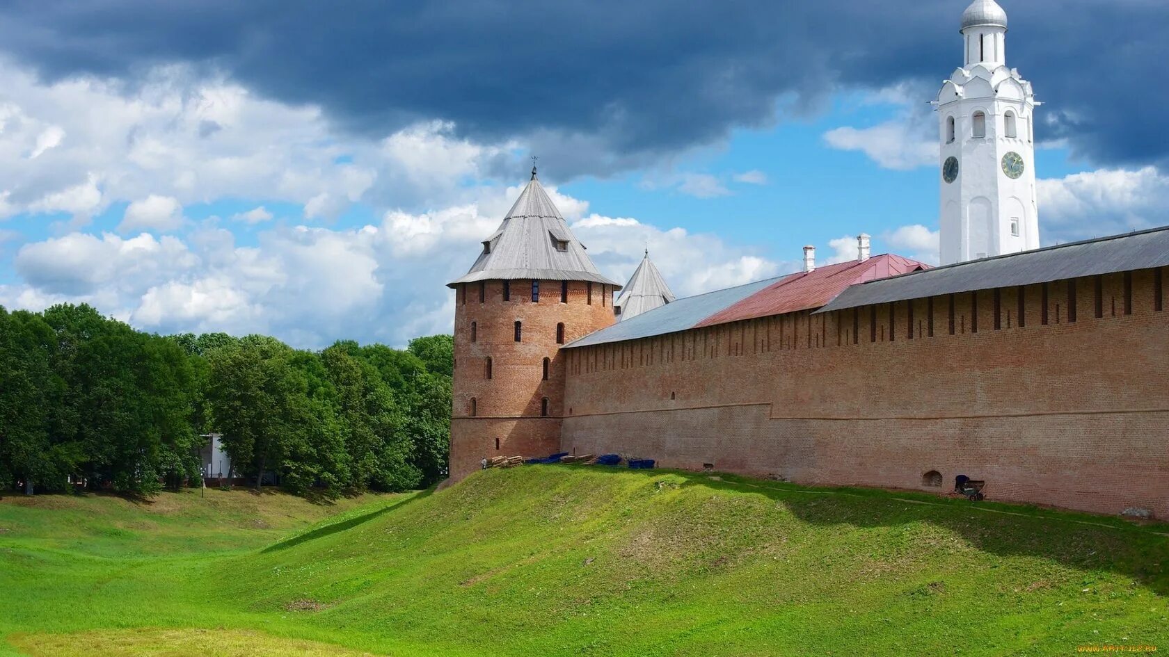 Детинец Великий Новгород. Новгородский Кремль Великий Новгород. Великий Новгород крепость лето. Новгородский Кремль башни Кремля. Сайты вел новгорода