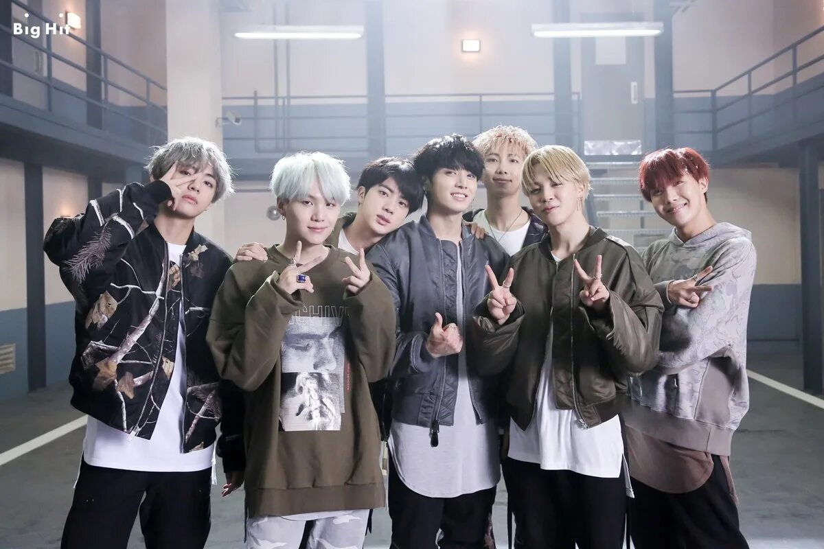 Хайб бтс. Bts mic. bts mic drop. бтс mic drop. bts майк дроп.