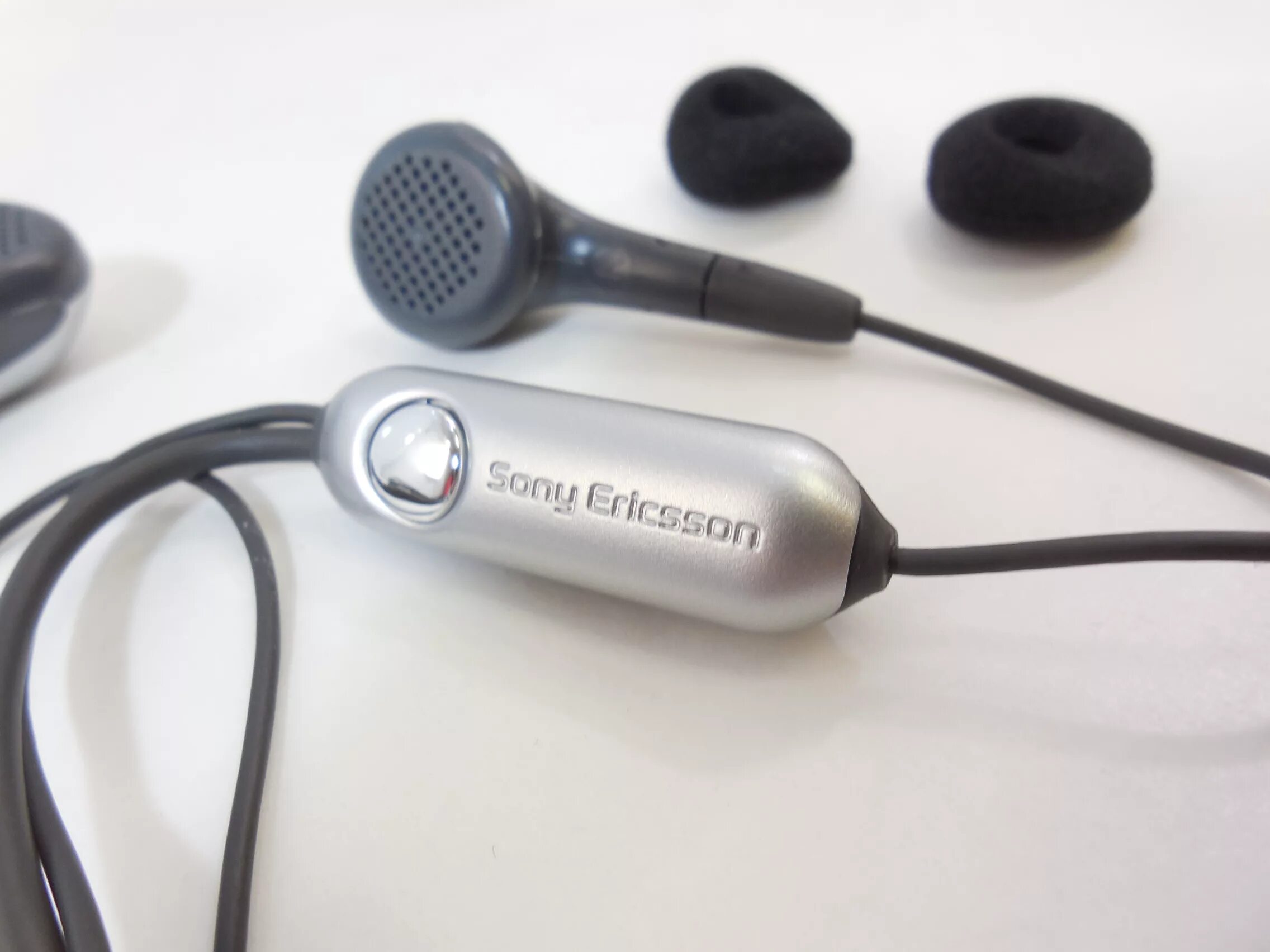 Наушники sony ericsson hpm-70. Наушники sony ericsson hpm-70. Наушники sony ericsson. Наушники sony ericsson walkman. Гарнитура сони эриксон беспроводная.