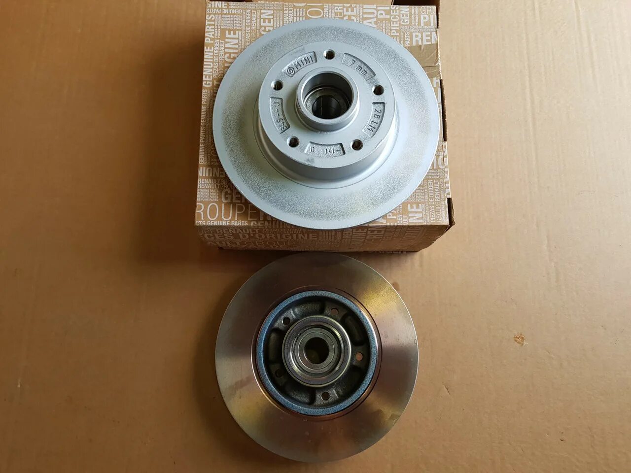 Тормозная ступица. Задние тормозные диски рено меган 2 цена. Задний тормозной диск меган 3. Тормозные диски рено меган 2. Диск тормозной задний рено меган 3 в волгограде.