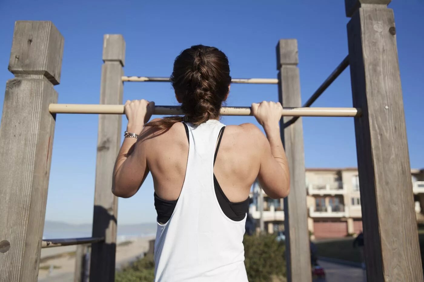 11 подтягиваний. Подтягивания (Pull-ups):. Девушка подтягивается. Подтягивания для девушек. Подтягиваться на турнике.