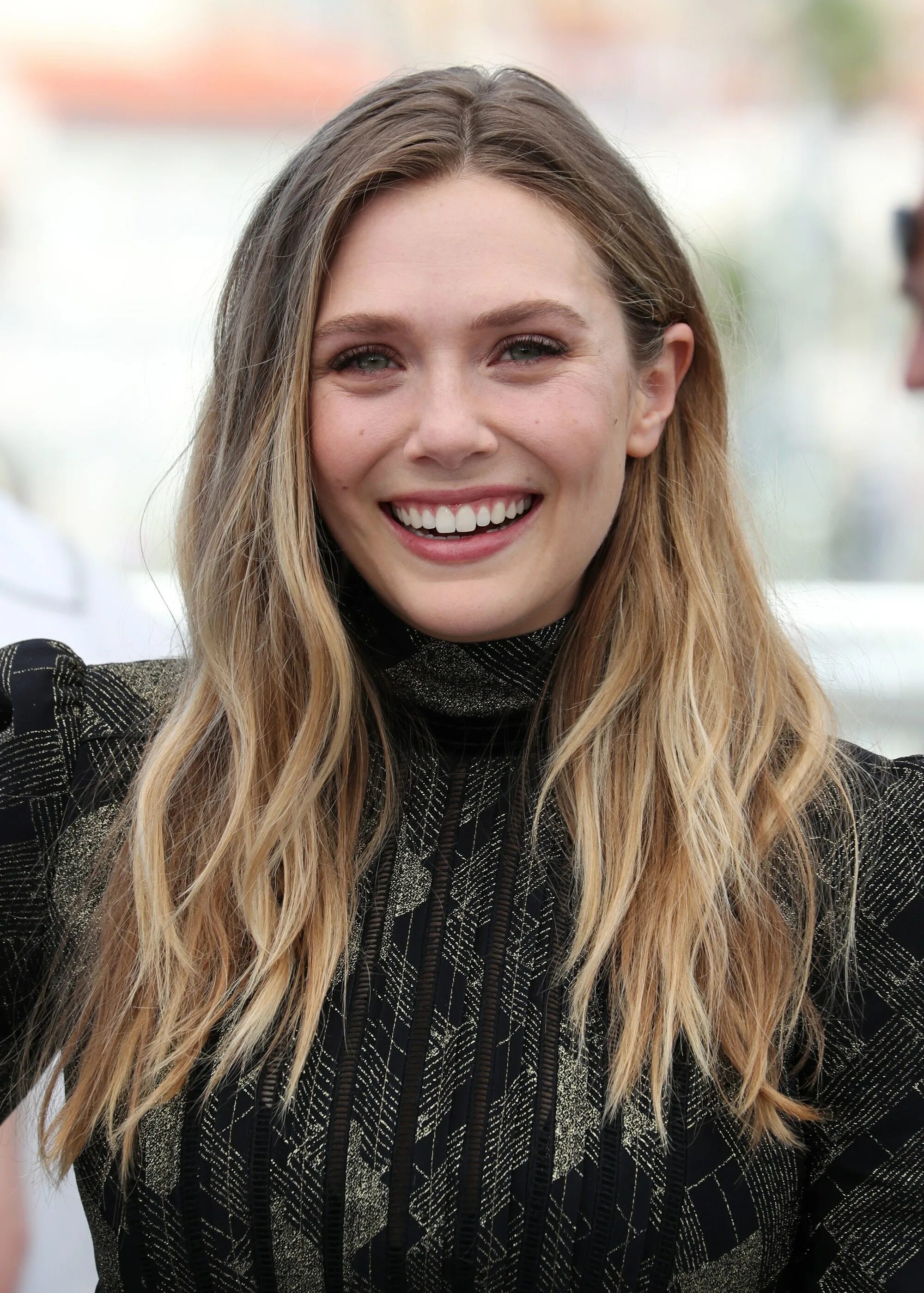 Цвет элизабет. Олсен блондинка. элизабет олсен стрижка. dirty elizabeth olsen.