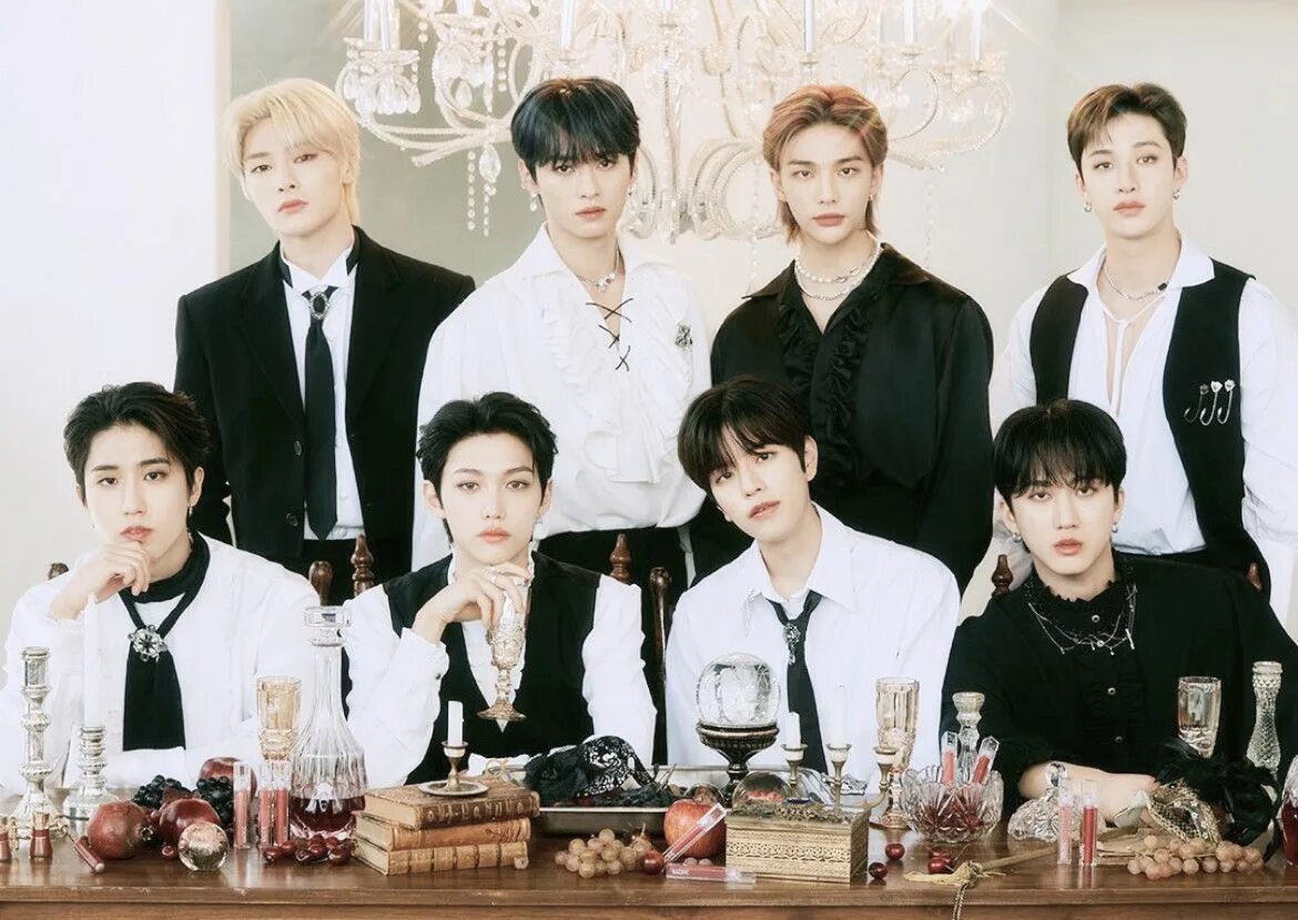Nacific stray kids. Группа stray kids 2025. хенджин stray kids 2025. stray kids 2025 фотосессия. stray kids 2025.