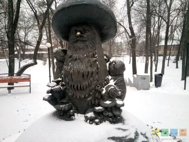 Грибы с глазами рязань ресторан. Памятник грибам в Рязани. Грибы с глазами Рязань. Памятник в Рязани грибы с глазами Рязань. Памятники грибов с глазами в Рязани.