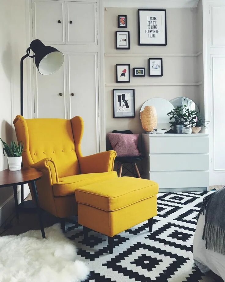 Желтое кресло в интерьере гостиной Ideas para usar el mix amarillo y naranja: 2 colores que alegran la deco del inv