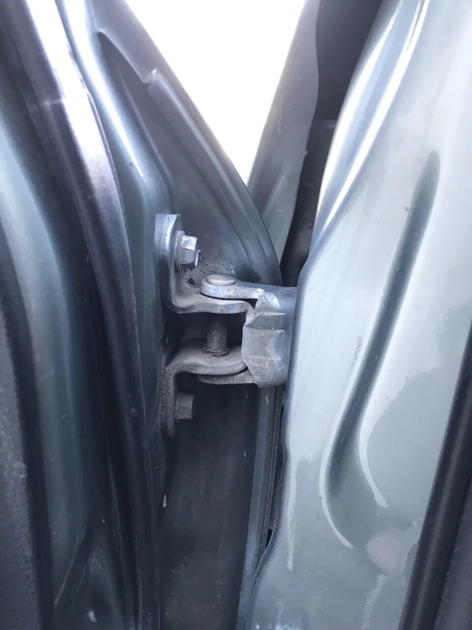 отбойник задней двери. рав 4 скрипы. направляющая задней двери рав 4. скрип двери задка рав 4. скрип двери задка рав 4.