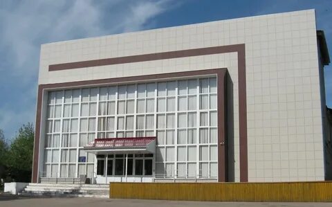 Телефоны в красных баках