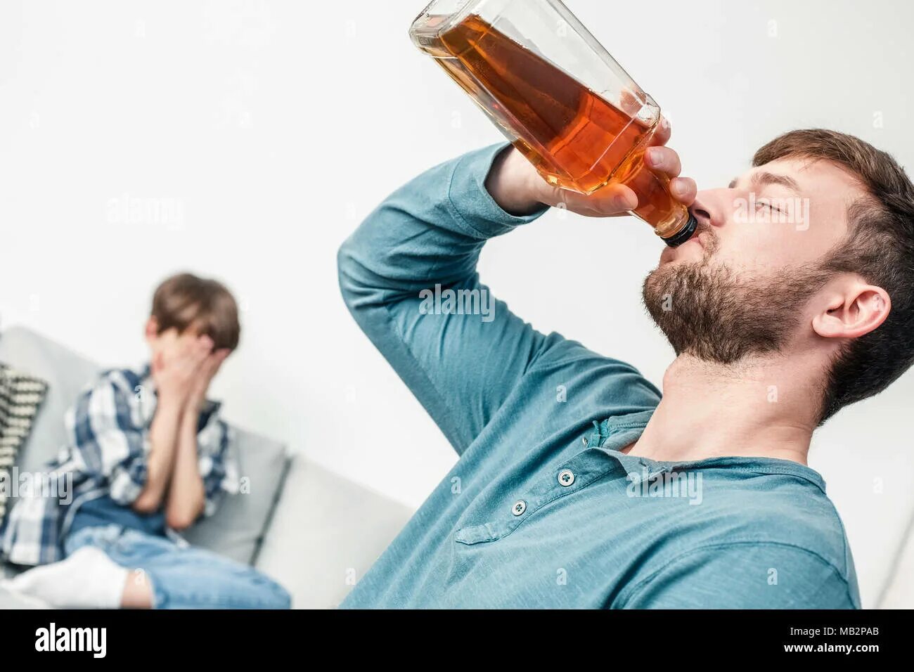 Сон выпивший отец. Пьянство в семье. Сон выпивший отец. Сон выпивший отец. Сонное лицо.