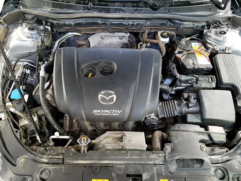 Мазда аксела масло в двигатель. Щуп акпп mazda 6 gj. щуп акпп мазда 6. мотор мазда 6. mazda 6 под капотом.