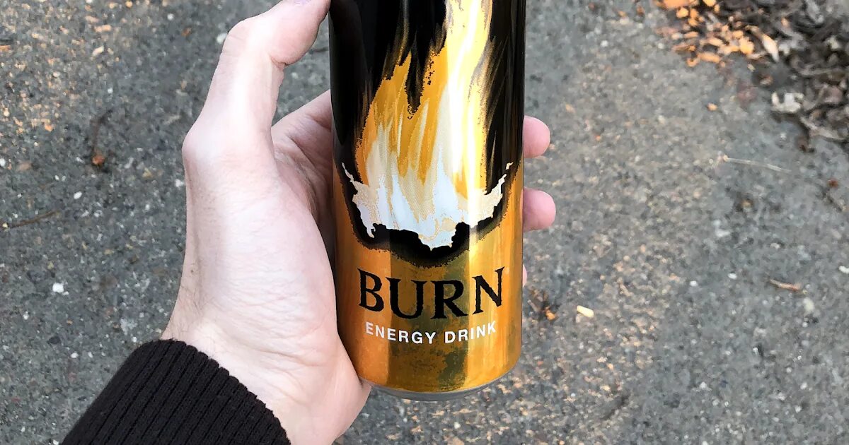 Энергетик в женской руке. Burn голд раш. Burn энергетик вкусы. Лучший burn. Лучший burn.