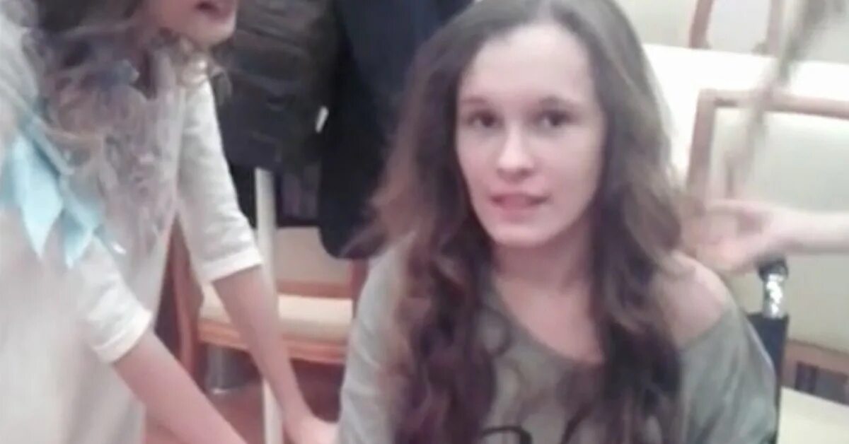 леон киллер 1994. девочка думает и плачет. выражения лица когда прошу прощения. девочка просит пожестче. девочка просит пожестче.