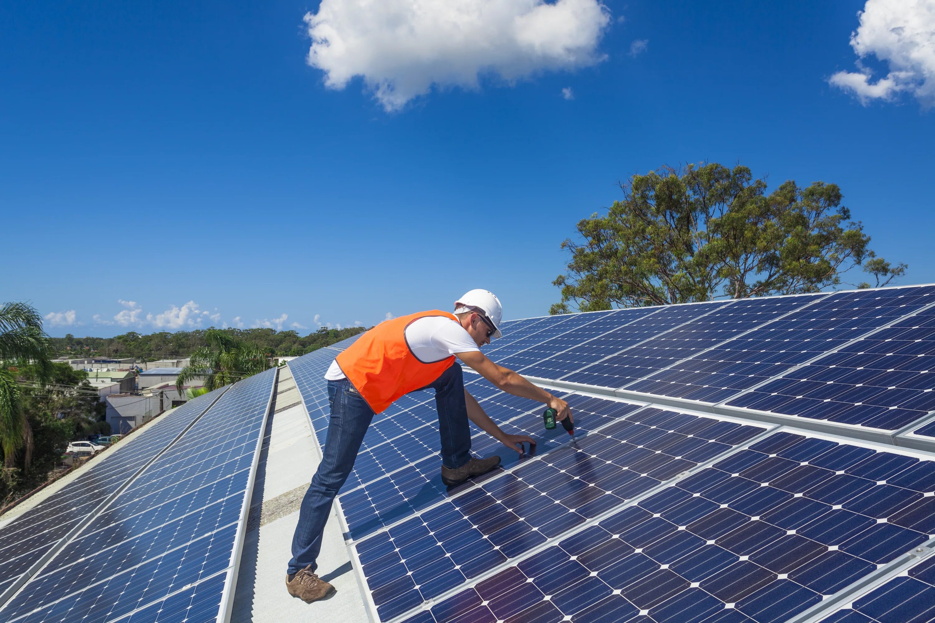 Longi solar panels. Best solar panels. Солнечные панели для частного дома. Дом с солнечными батареями. Solar energy солнечная батарея.