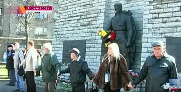 20 апреля 2007. Бронзовый солдат в таллине 2007. 27 апреля 2007 года в таллине демонтирован бронзовый солдат.. бронзовый солдат в таллине протесты 2007. бронзовый солдат в таллине.