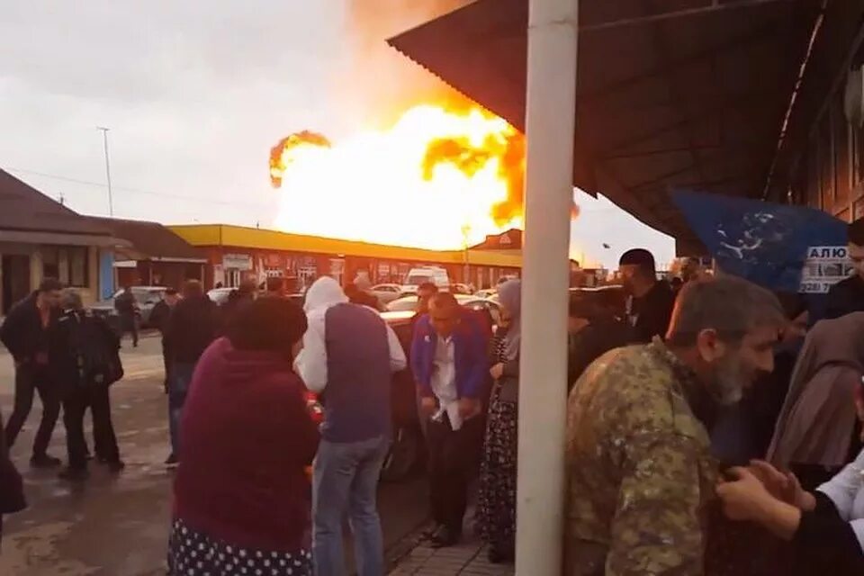 Пожар на заправке в гехи. Взрывать чечню. Взрывать чечню. Взрыв заправки в чечне. Взрывать чечню.