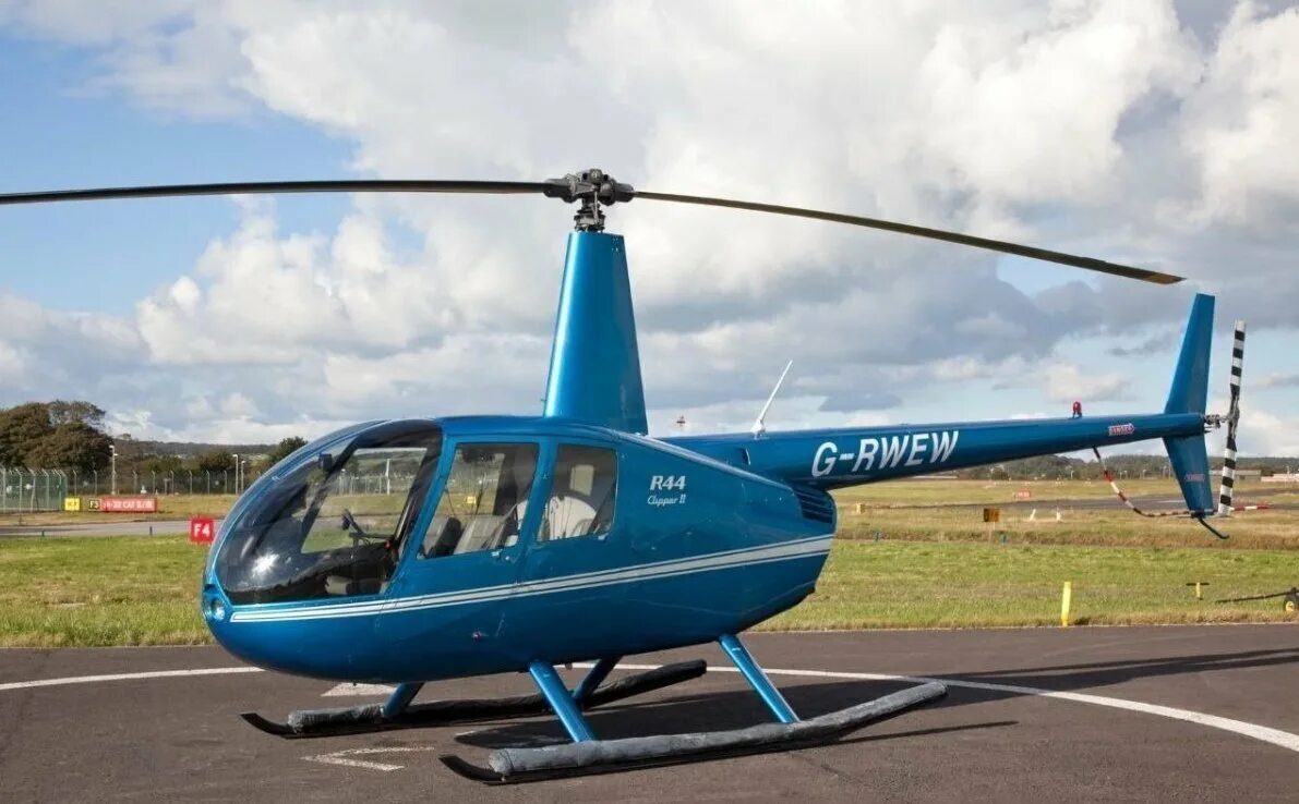 Вертолёт робинсон 44. Вертолет робинсон r44. Вертолет робинсон r44. Робинсон р 44. Robinson r44 raven ii.