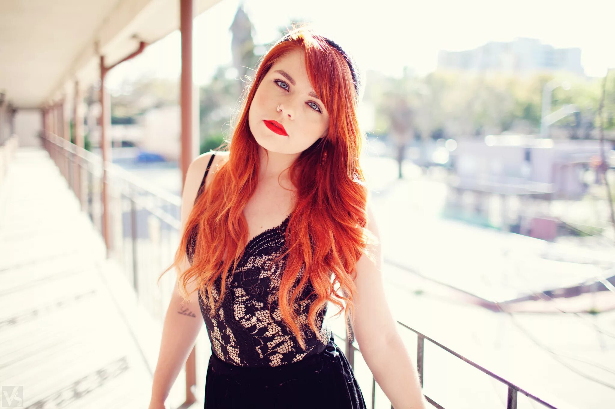 Волосы девушек там. Фрэнсис кумб рыжая. Рыжеволосая катрин ирландка. Волосы девушек там. Рыжие волосы.