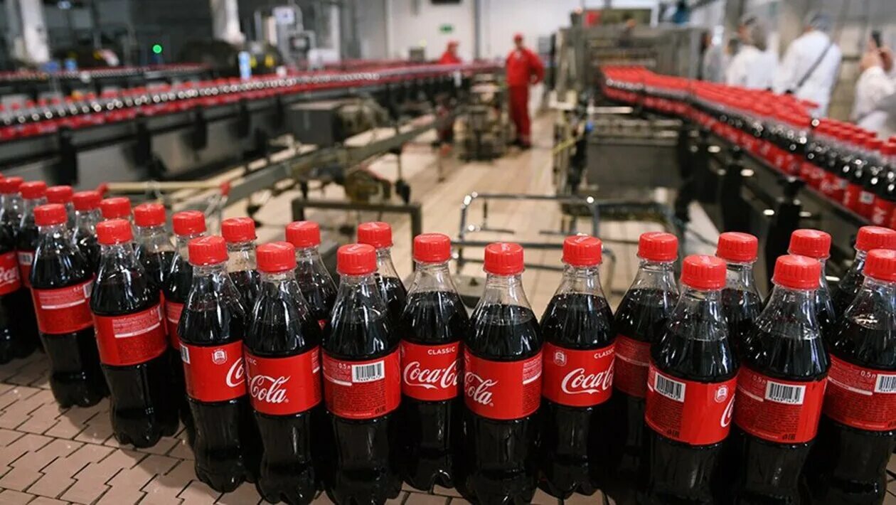 Coca Cola продукция. Кола производство. Кока кола в России. Завод Кока кола в Москве продукция.