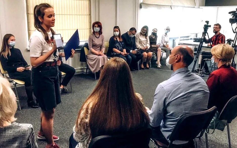 Ток шоу родители. Ток шоу родители. Политические ток шоу. Сто вопросов взрослому. Точка опоры тнв.