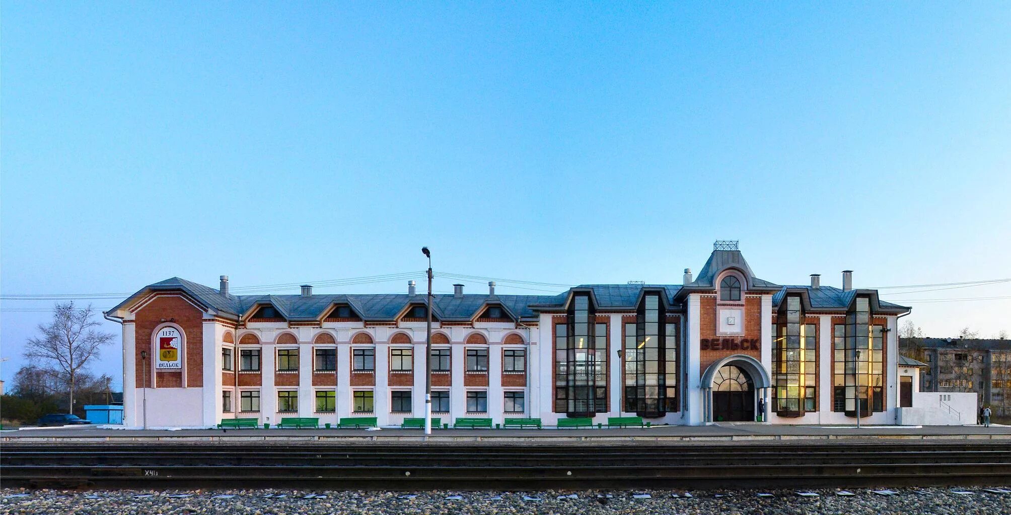 Железнодорожная станция вельск. Вельск набережная 41а. Марина петрова 1990 года астрахань. Вельский индустриально-экономический колледж улица. Жд вокзал вельск.