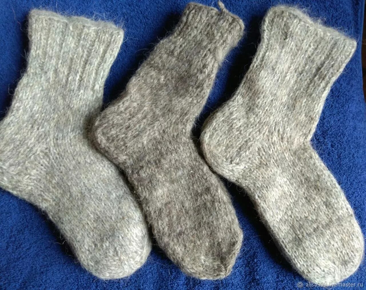 Шерстяные носки. Носки шерстяные вязаные. Вязаные носки из овечьей шерсти. Шерстяные найки.