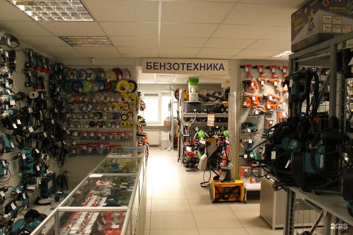 Магазин электроинструментов в нижнем. Продавцы консультанты магазин инструмент плюс тагил космонавтов. Магазин инструментов нижний тагил. Ассортимент магазина инструментов. Магазин электроинструментов в нижнем.