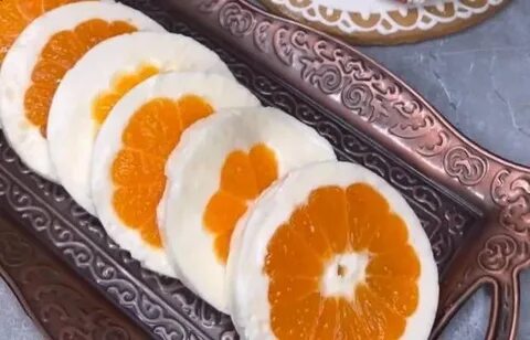 Десерт с мандаринами и желатином в бутылке