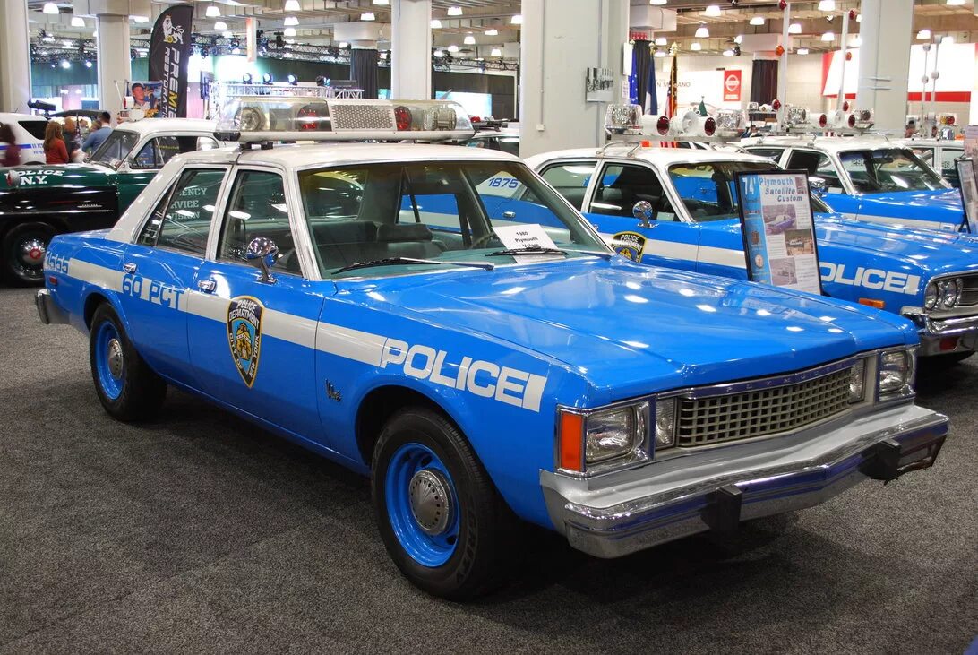 Полицейская машина 7 букв. Plymouth Volare 1980 Police. Plymouth 1980. Plymouth Police 1960. NYPD 1960.
