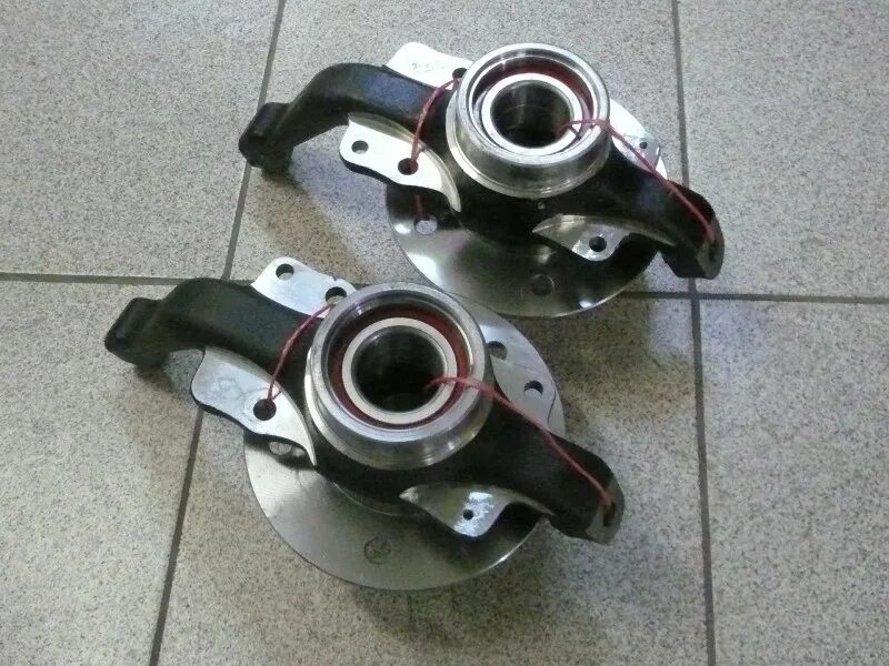 Подшипник поворотного кулака нивы. Нерегулируемые ступицы на ваз 2121. Нива 2121 поворотный кулак iveco. Ступица нива 2121 с поворотным кулаком. Подшипник поворотного кулака нивы.