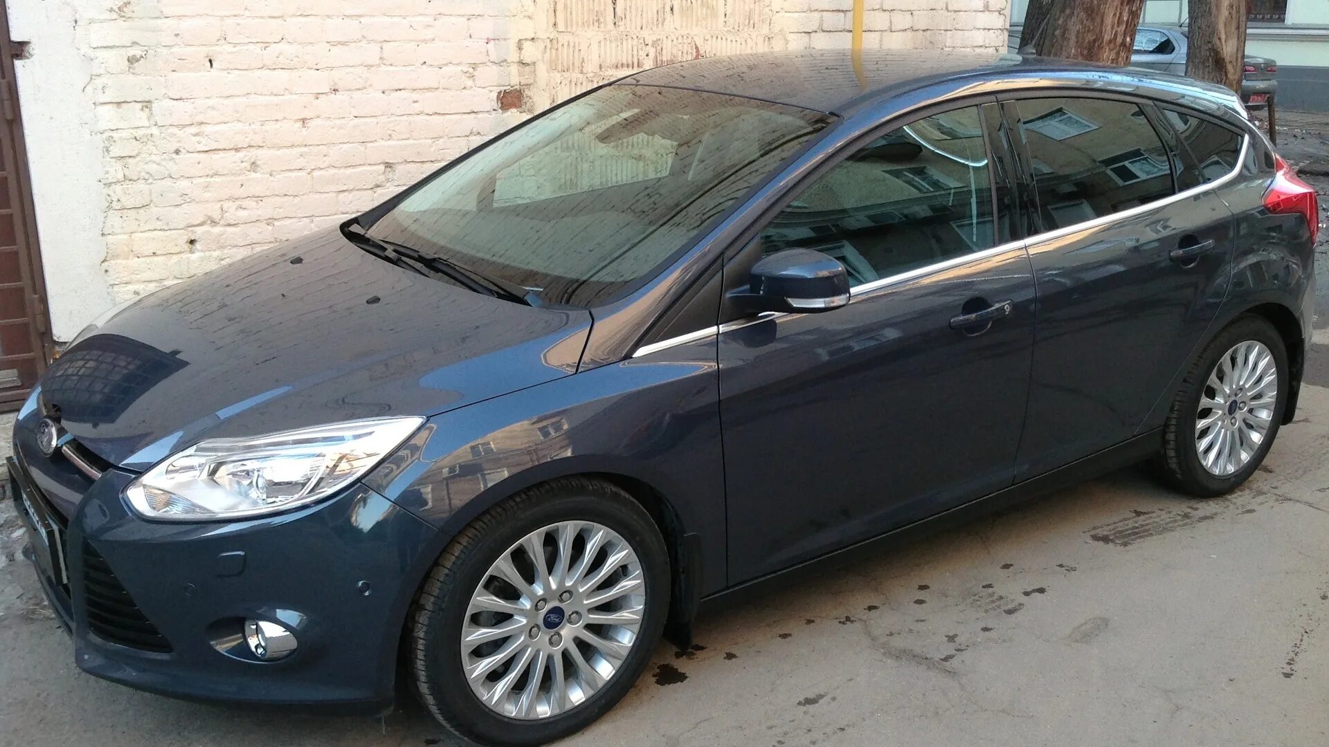 Форд фокус 3 17 радиус. Форд фокус 3 r17. Форд фокус 3 17 радиус. Форд фокус 3 седан диски r18. Форд фокус 3 седан черный на литье.