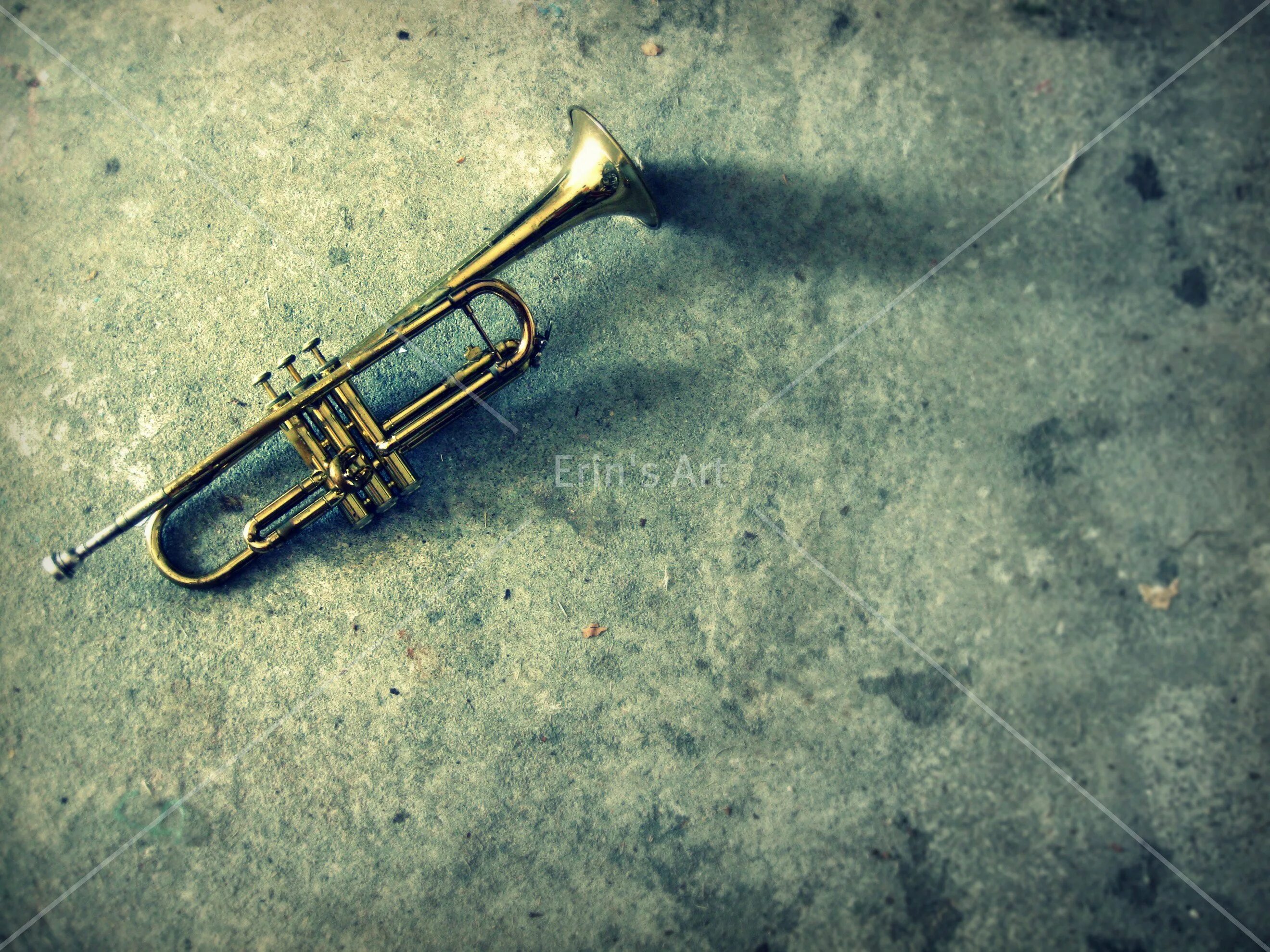 Музыка играет труба. Музыкальная труба. Труба инструмент. Музыкальный инструмент "труба". Музыкальные инструменты фон.