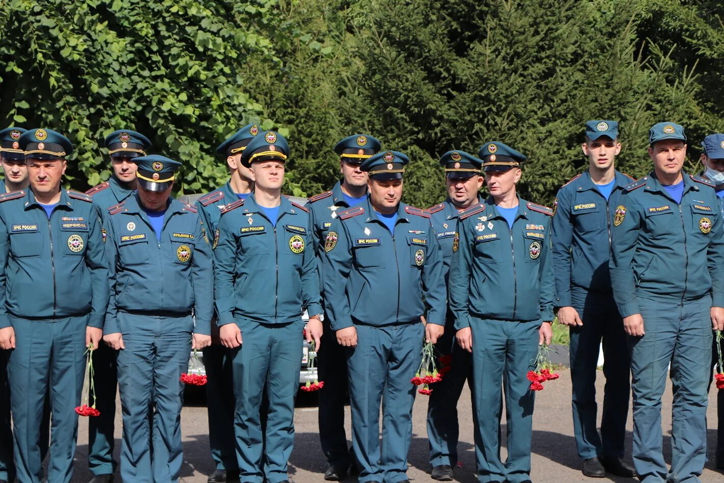 Сотрудники мчс россии. Работник мчс. Мчс сегодня. Сотрудник мчс. Мчс сегодня.