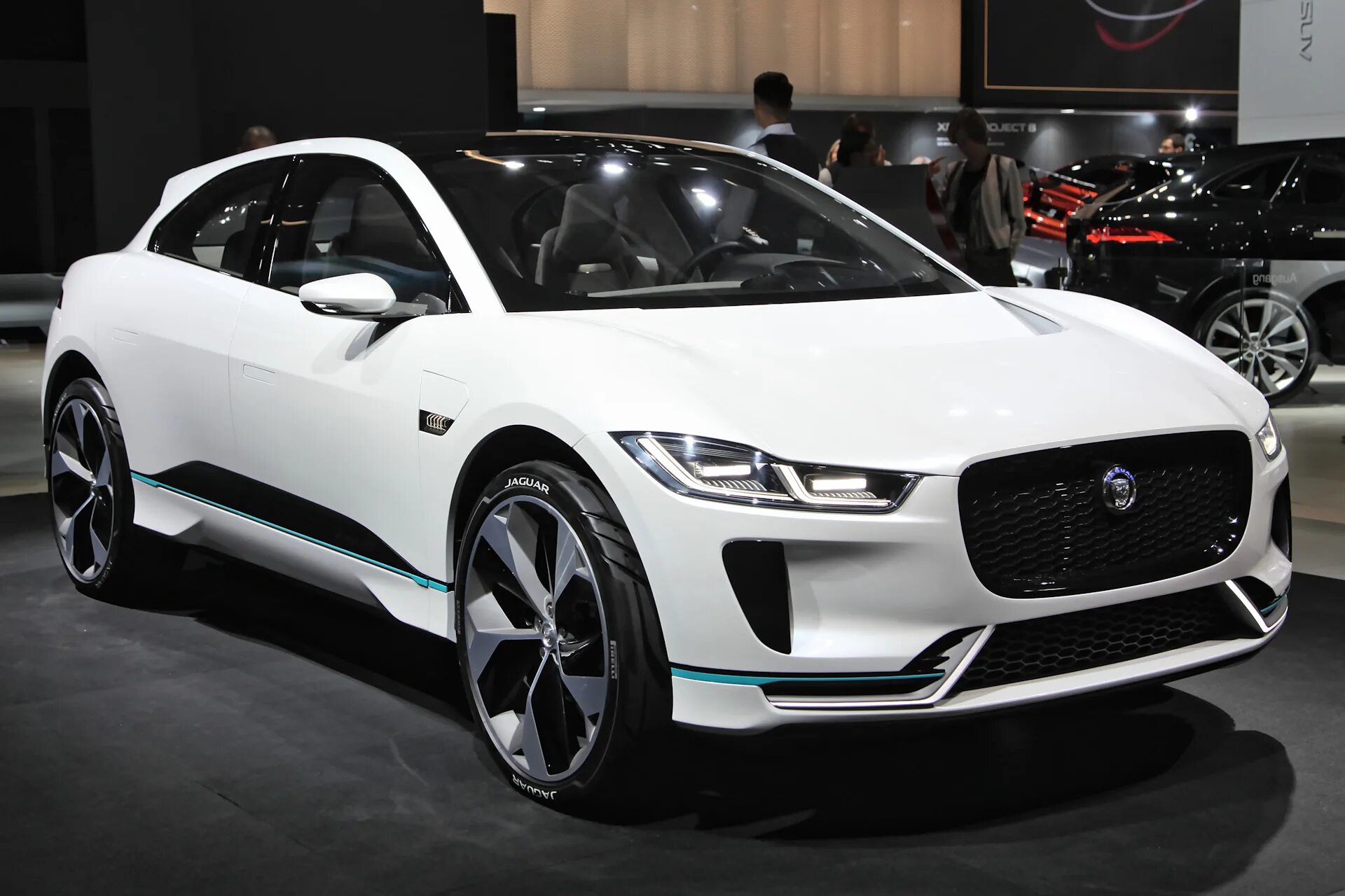 Купить машину 2019 года. Jaguar i-Pace. Электро Ягуар i-Pace. Jaguar электромобиль i Pace. Jaguar i Pace 2020.